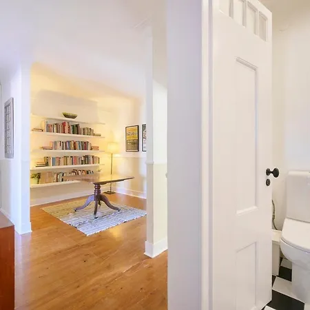Bairro Alto Retreat With Balcony *