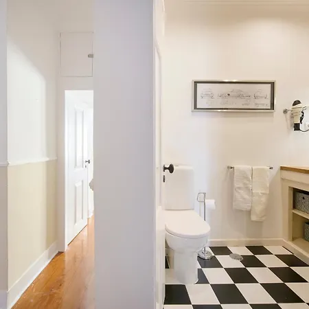 Bairro Alto Retreat With Balcony * Lissabon