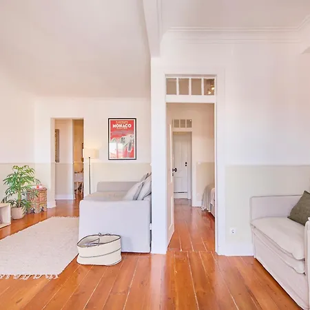 Апартаменты Bairro Alto Retreat With Balcony