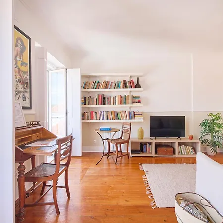 Bairro Alto Retreat With Balcony Апартаменты Лиссабон
